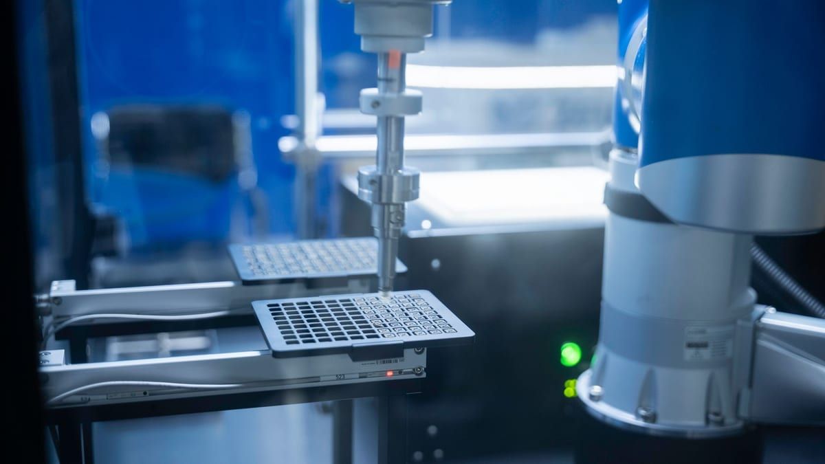 Robot arm handling a sample plate in a laboratory